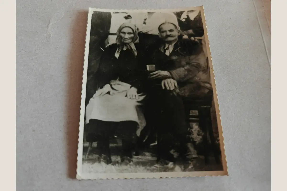 Родитељи Будимира Босиљчића на старој породичној фотографији