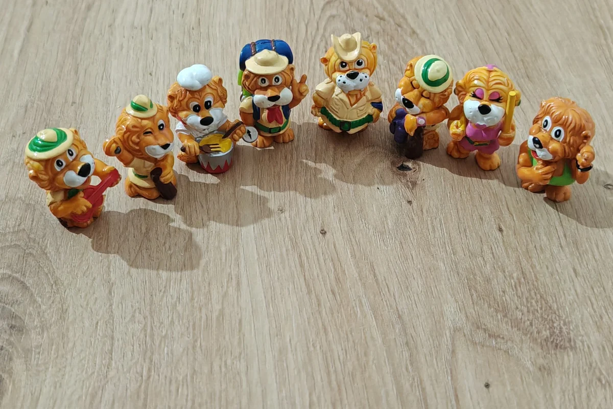 Eight Leo Venturas Kinder lion figures from the 1993 series